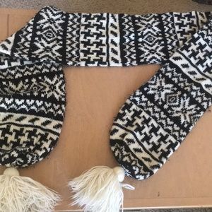 Black and white patterned scarf